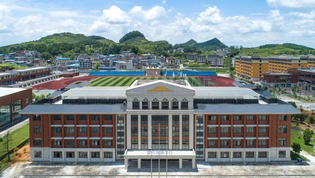 DeepSeek告诉你，报读贵州铜仁数据职业学院的10大优势！